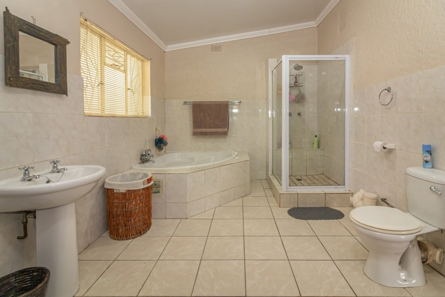 4 Bedroom Property for Sale in Kroonheuwel Free State